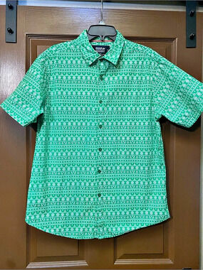 Monument Men’s XL Green Christmas Button-Up Shirt 100% Cotton